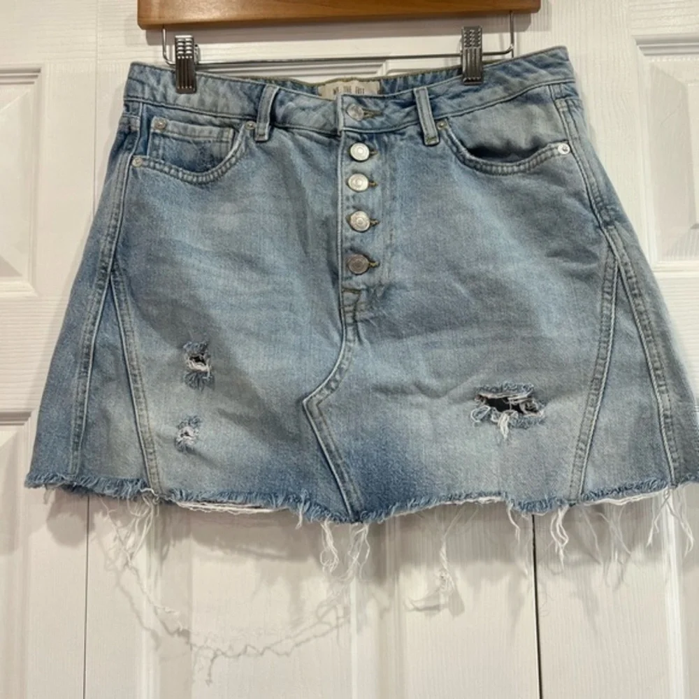 FREE PEOPLE distressed mini skirt size 30
